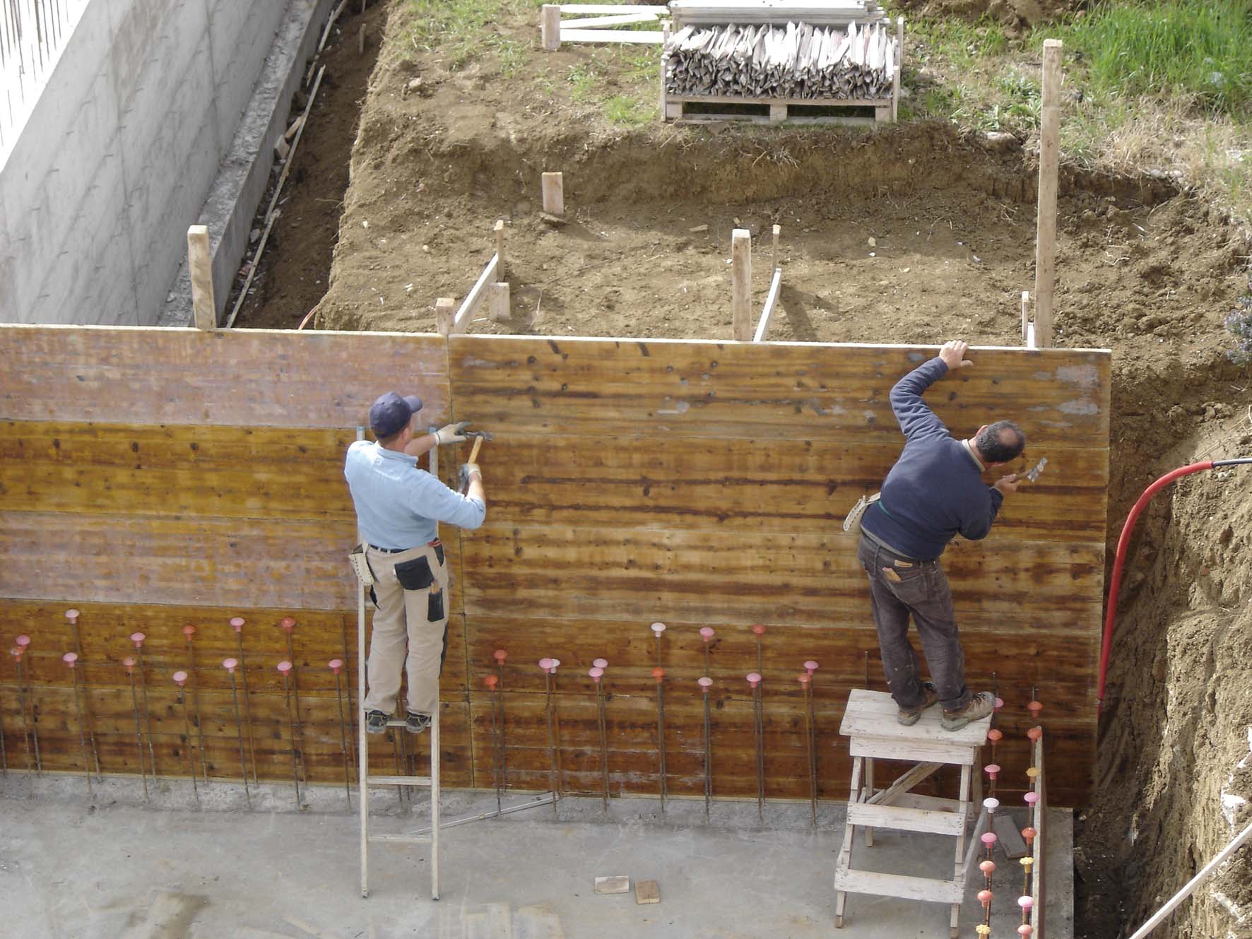 COSTRUIRE LAVORO