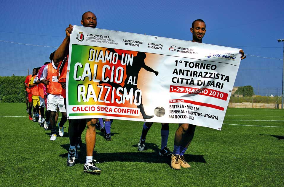 UN CALCIO AL RAZZISMO