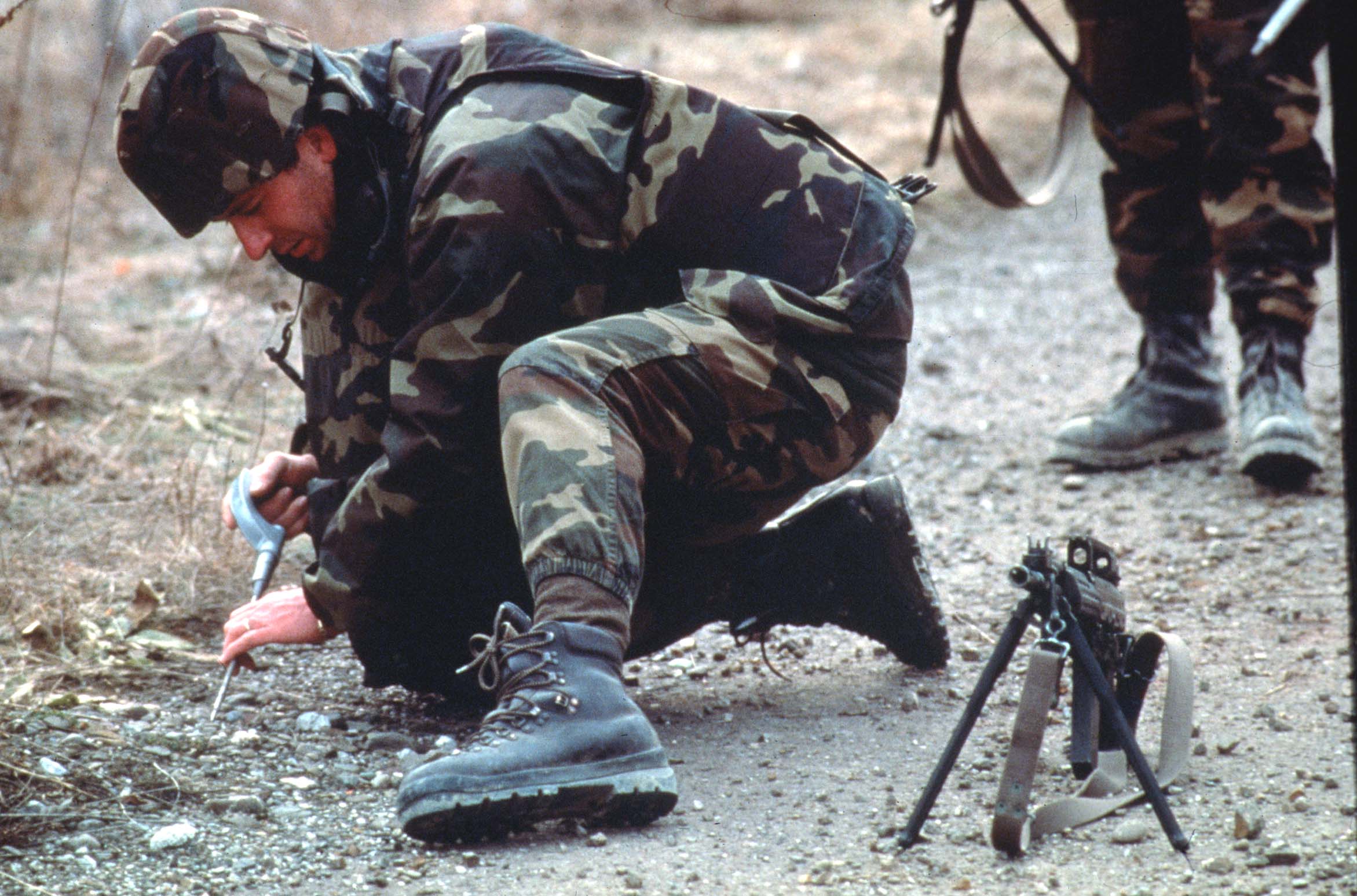 IL COMMERCIO  DI MORTE  DEGLI STRUMENTI  DI GUERRA