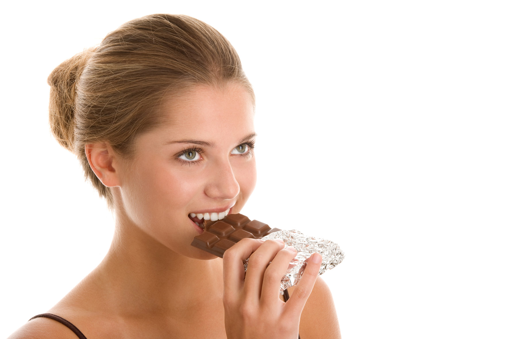 Ест кончину. Девушка. Девушка и сладкое. Девушка ест шоколад. Человек ест.