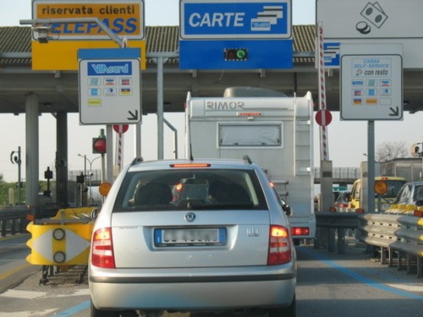 AL DI SOPRA DELLA LEGGE