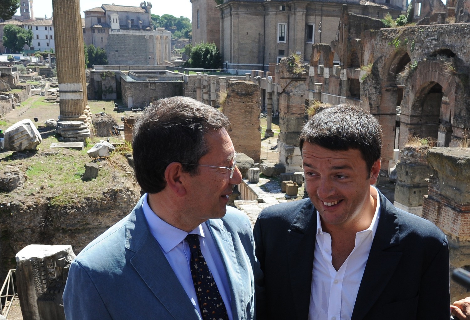 CRISI DELLA POLITICA  E CRISI DELLE ISTITUZIONI