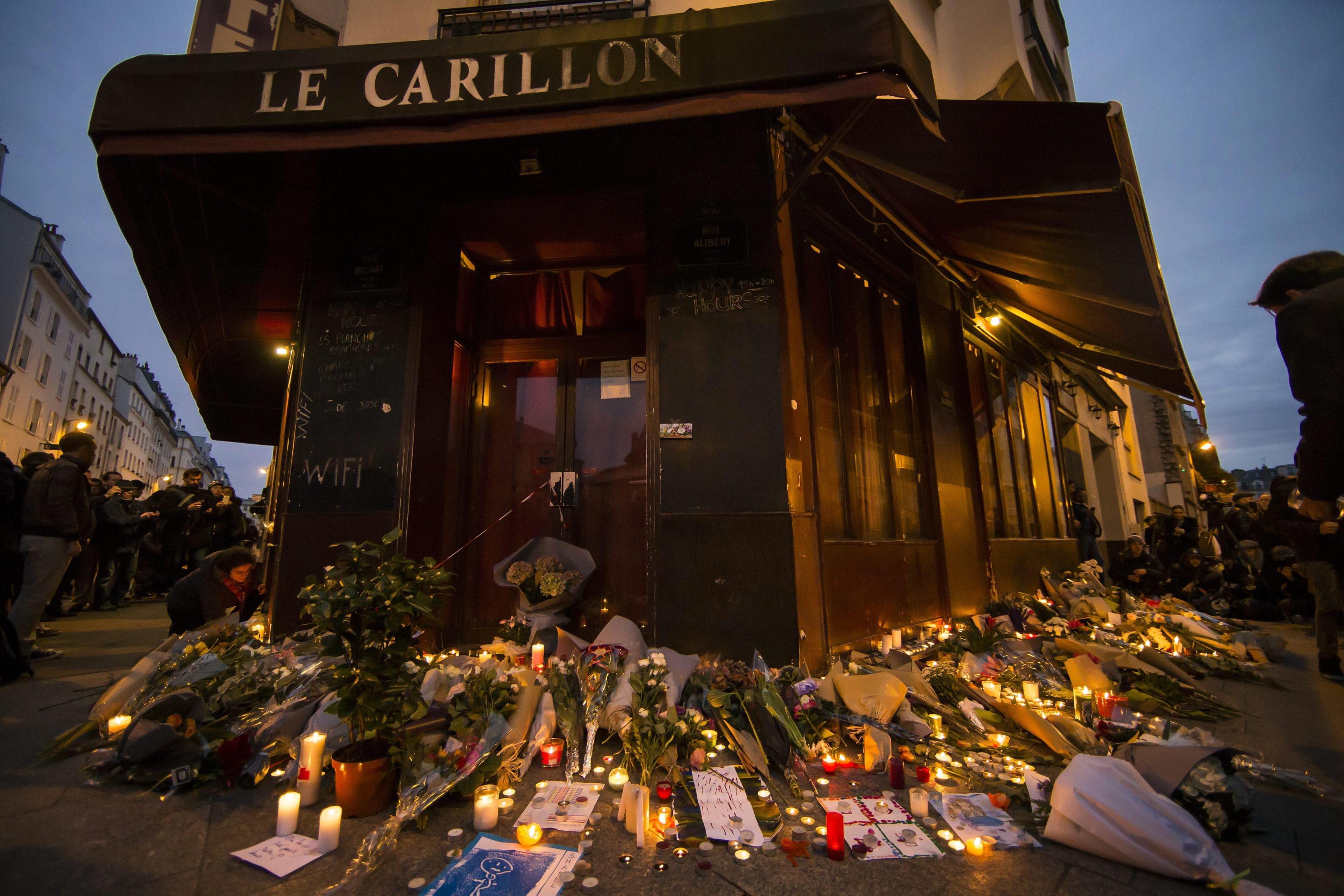 TERRORISTI DEL CALIFFATO INSANGUINANO PARIGI