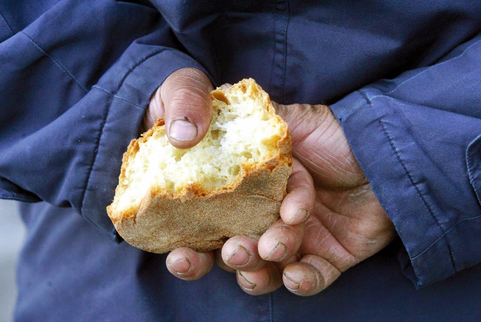 Dar da mangiare agli affamati  Dar da bere agli assetati