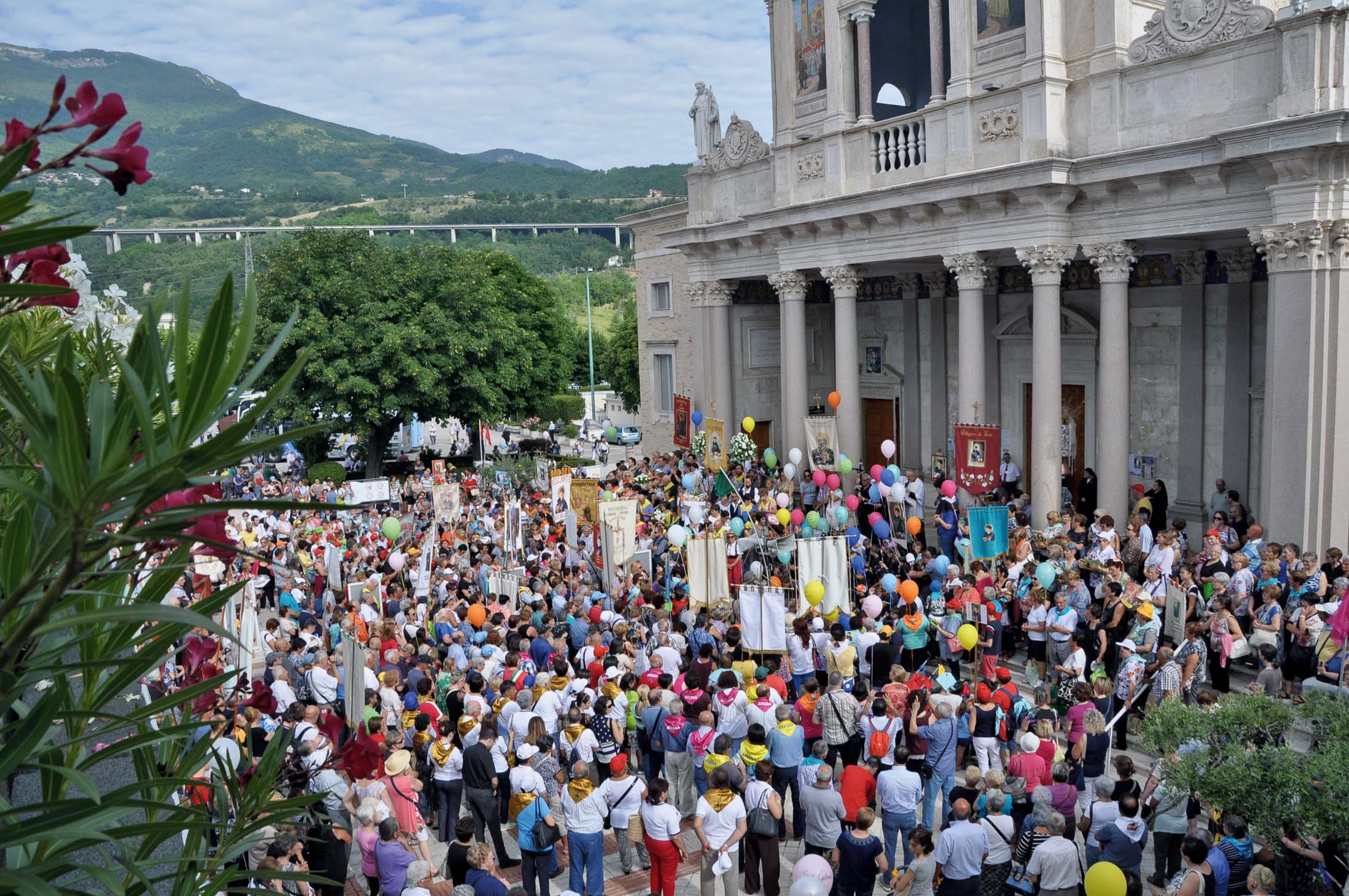 FESTA DEL PELLEGRINO VISTA DALL’INTERNO