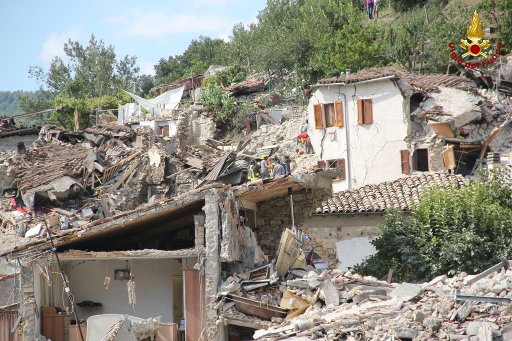 IL TERREMOTO CANCELLA  ARQUATA E FRAZIONI
