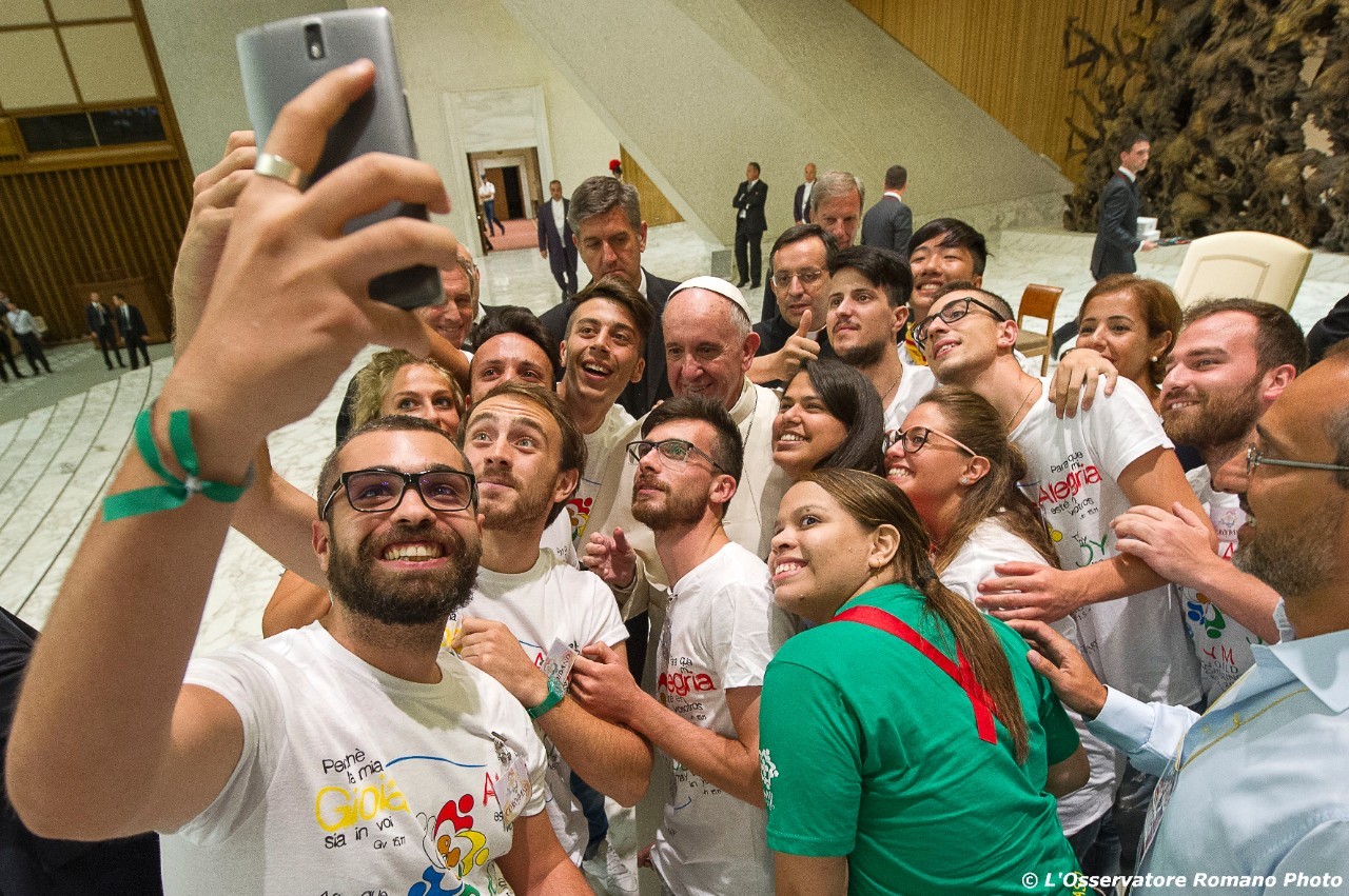 LA CAREZZA DI FRANCESCO
