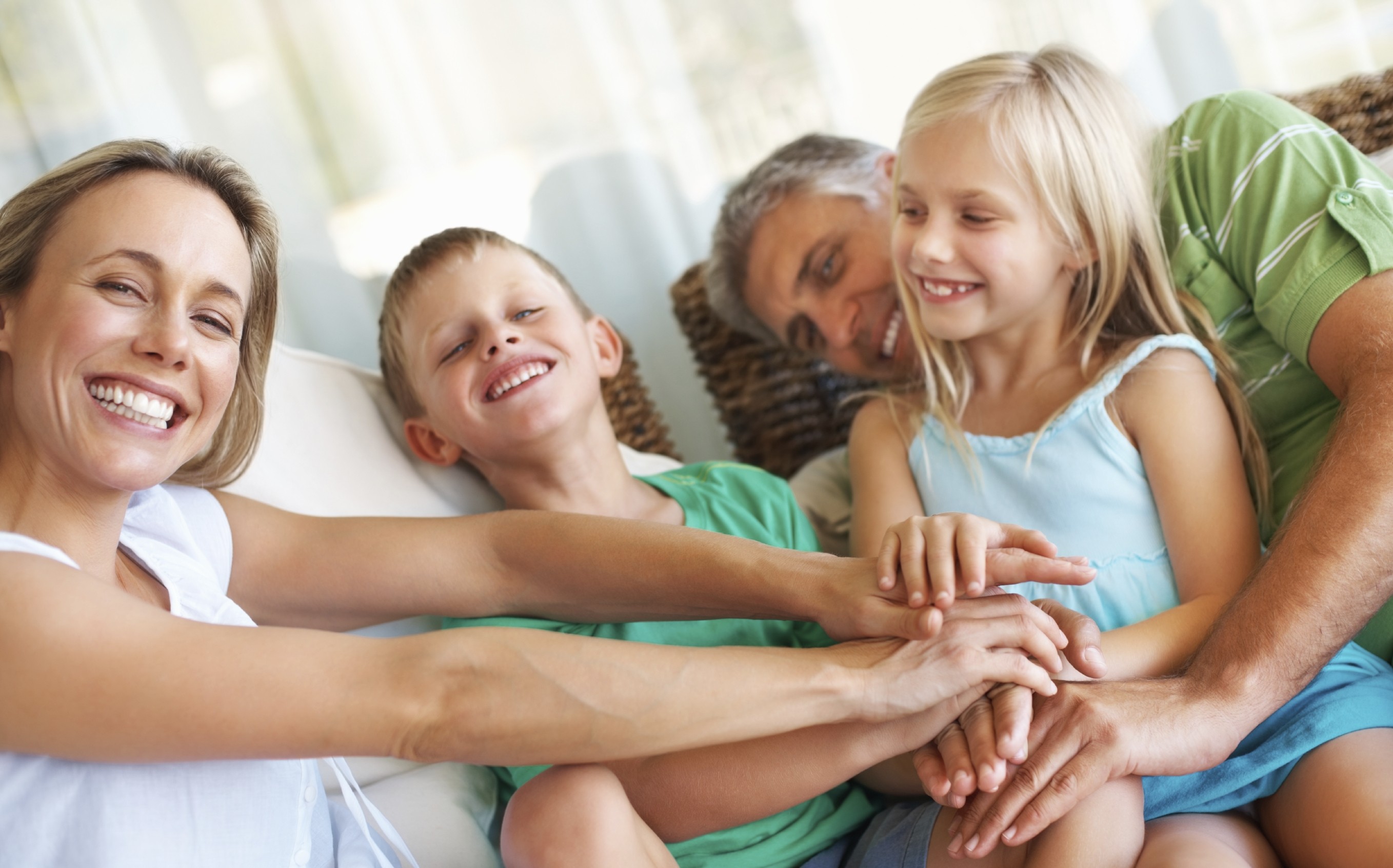 ESSERE GENITORI FA VIVERE DI PIÙ