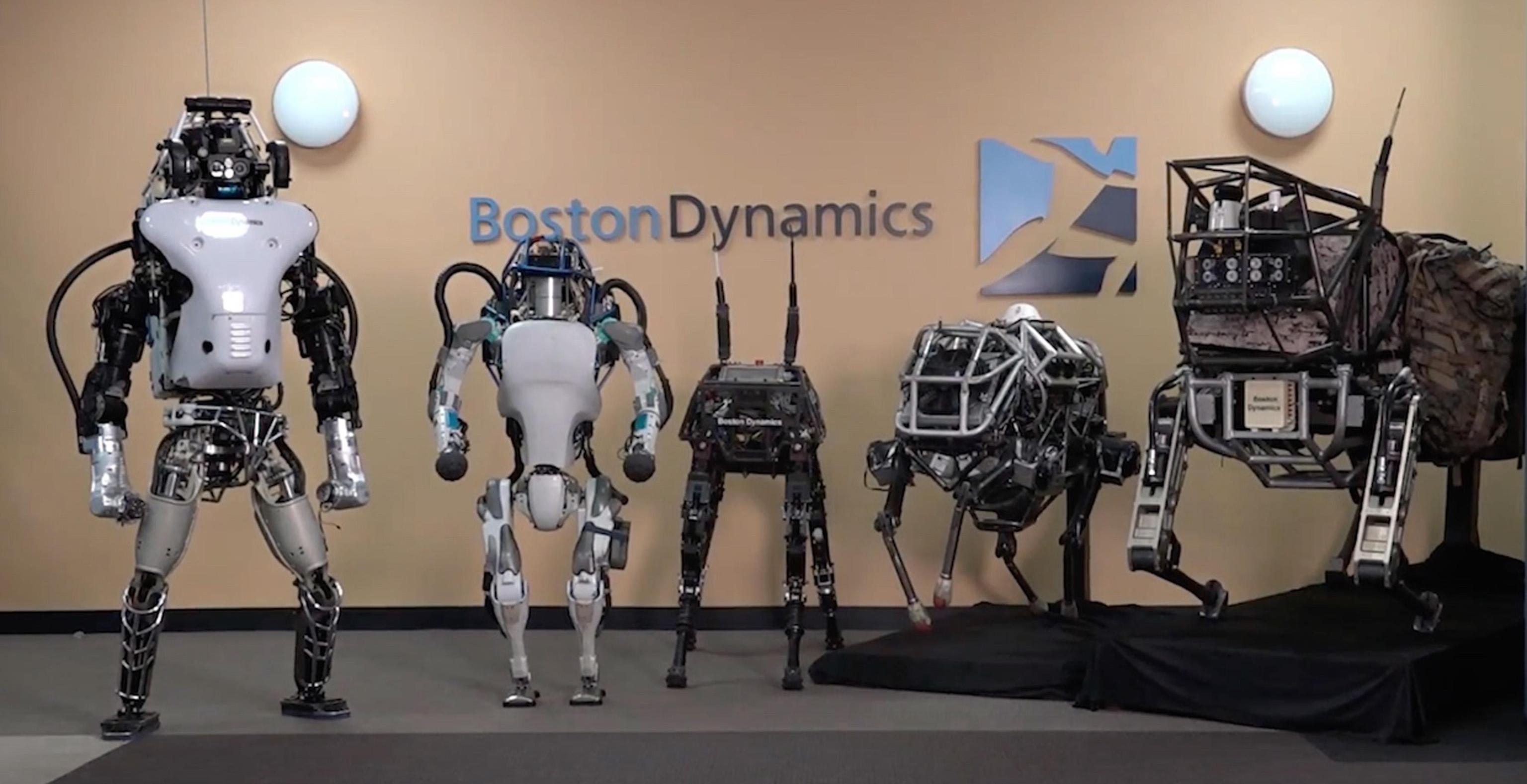 MACCHINA ELETTRICA E ROBOT UMANI