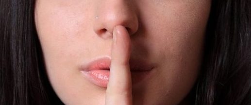 Tutti parlano  chi ascolta?