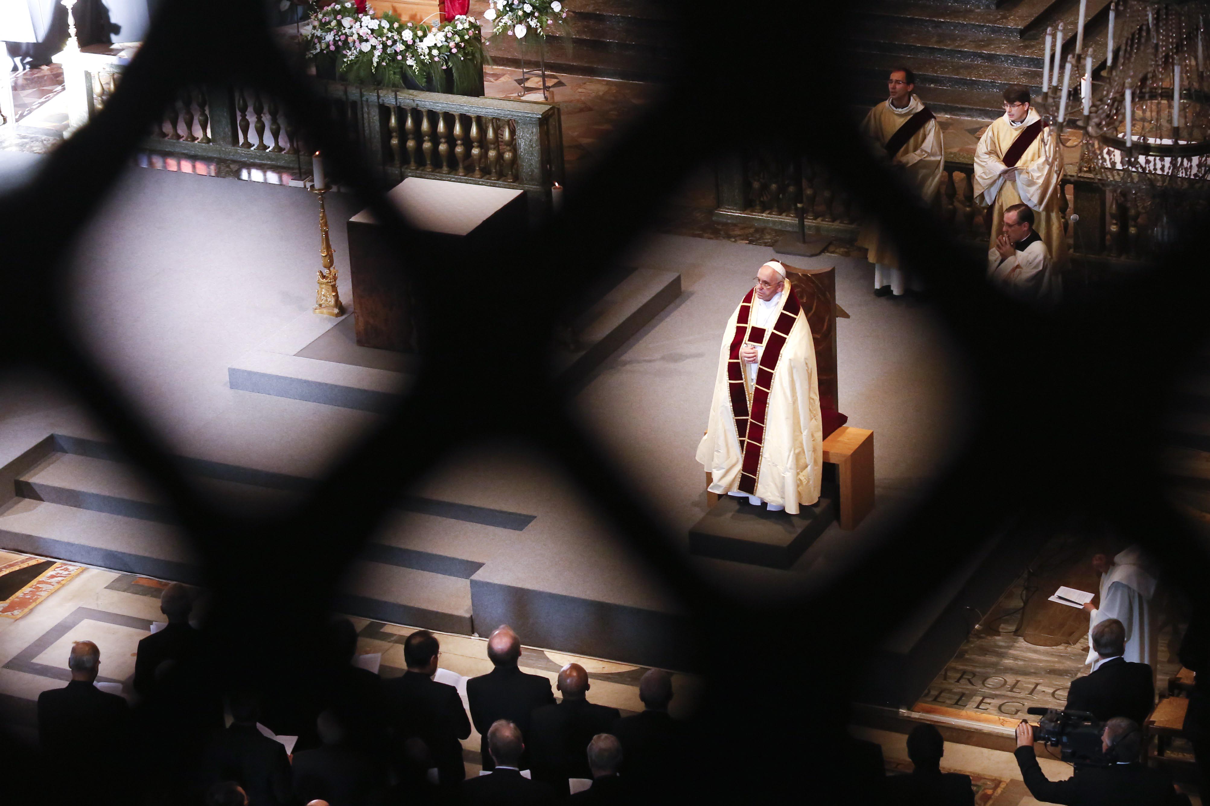 UNA CHIESA  AL PASSO  CON LA VICENDA  MODERNA