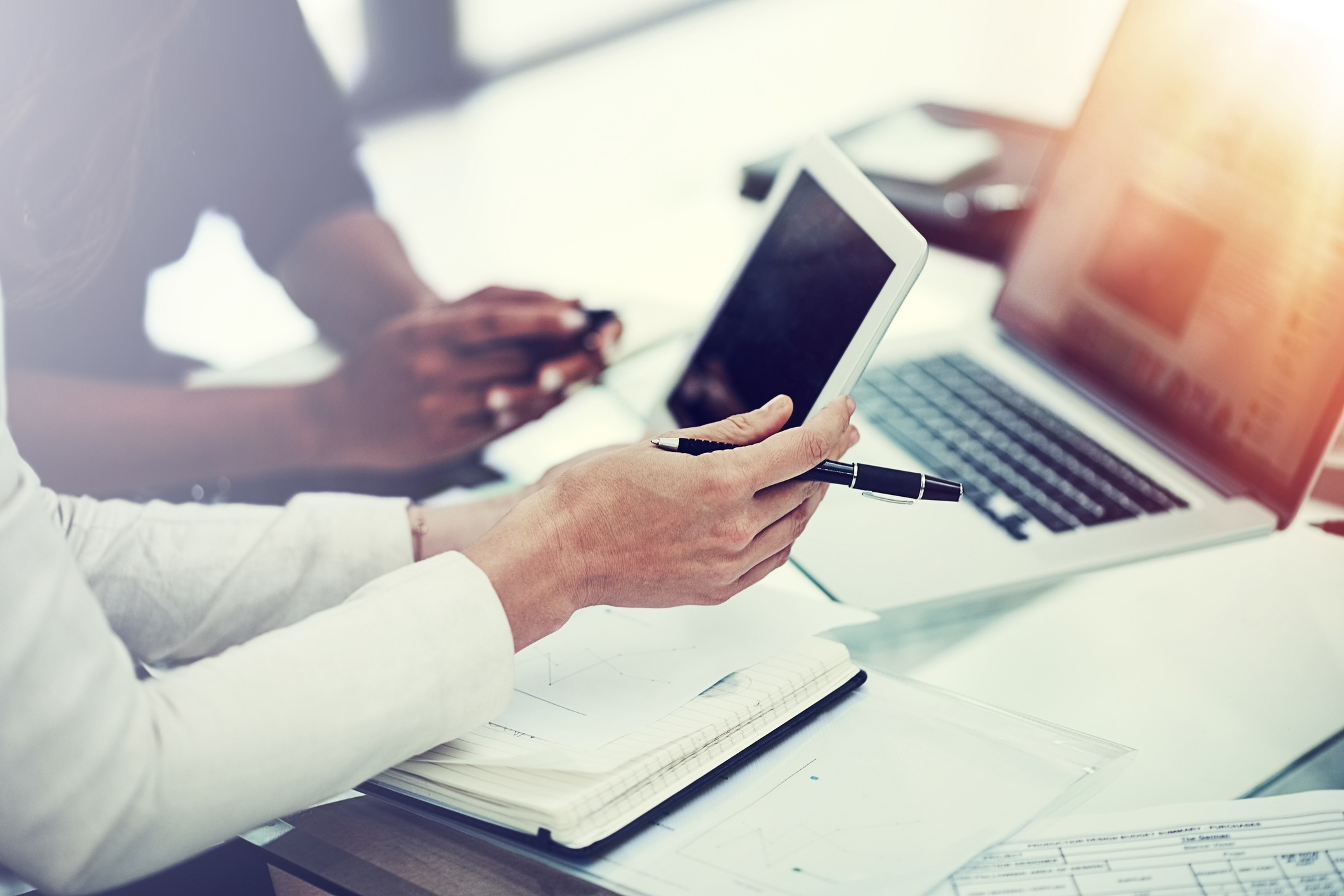 CON TABLET E PC  ATTENZIONE ALLA VISTA