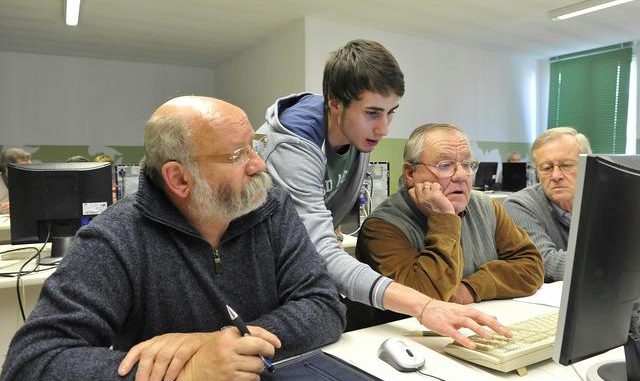 UNIVERSITARI OSPITATI IN CASA DA ANZIANI