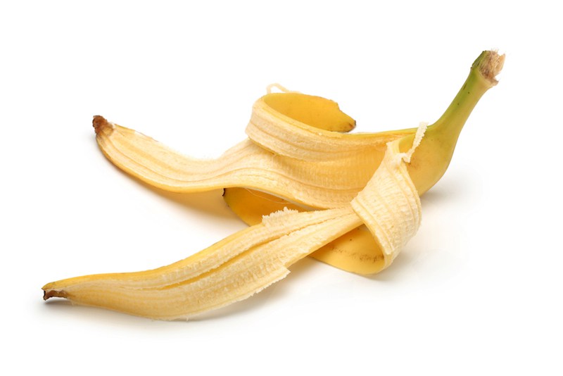 LA BUCCIA DELLA BANANA NELLE FACCENDE DOMESTICHE