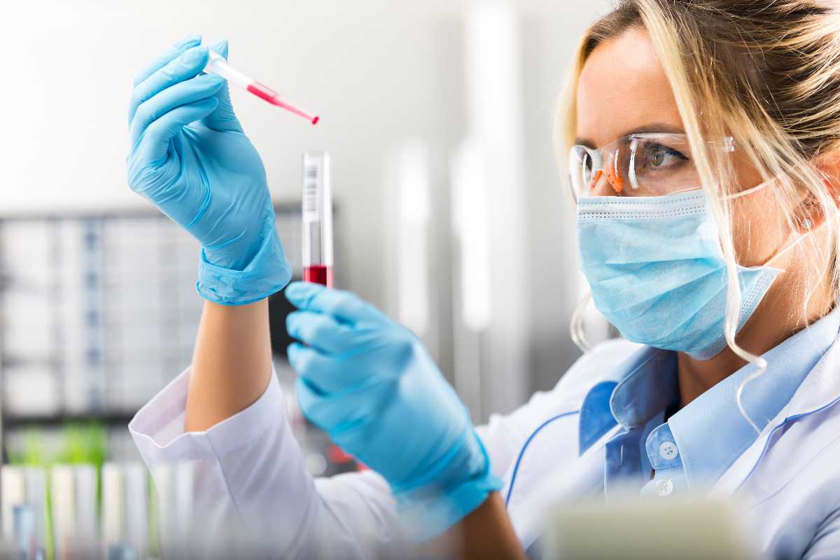 UN SEMPLICE ESAME DEL SANGUE PER DIAGNOSTICARE L’ALZHEIMER