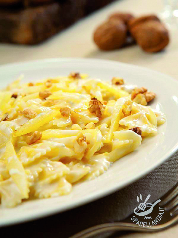 FARFALLE, PERE E GORGONZOLA