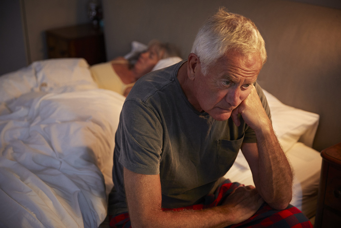 SCOPERTO IL PERCHÉ CON L’ETÀ SI DORME MENO