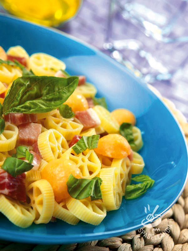 Ruote con prosciutto e melone