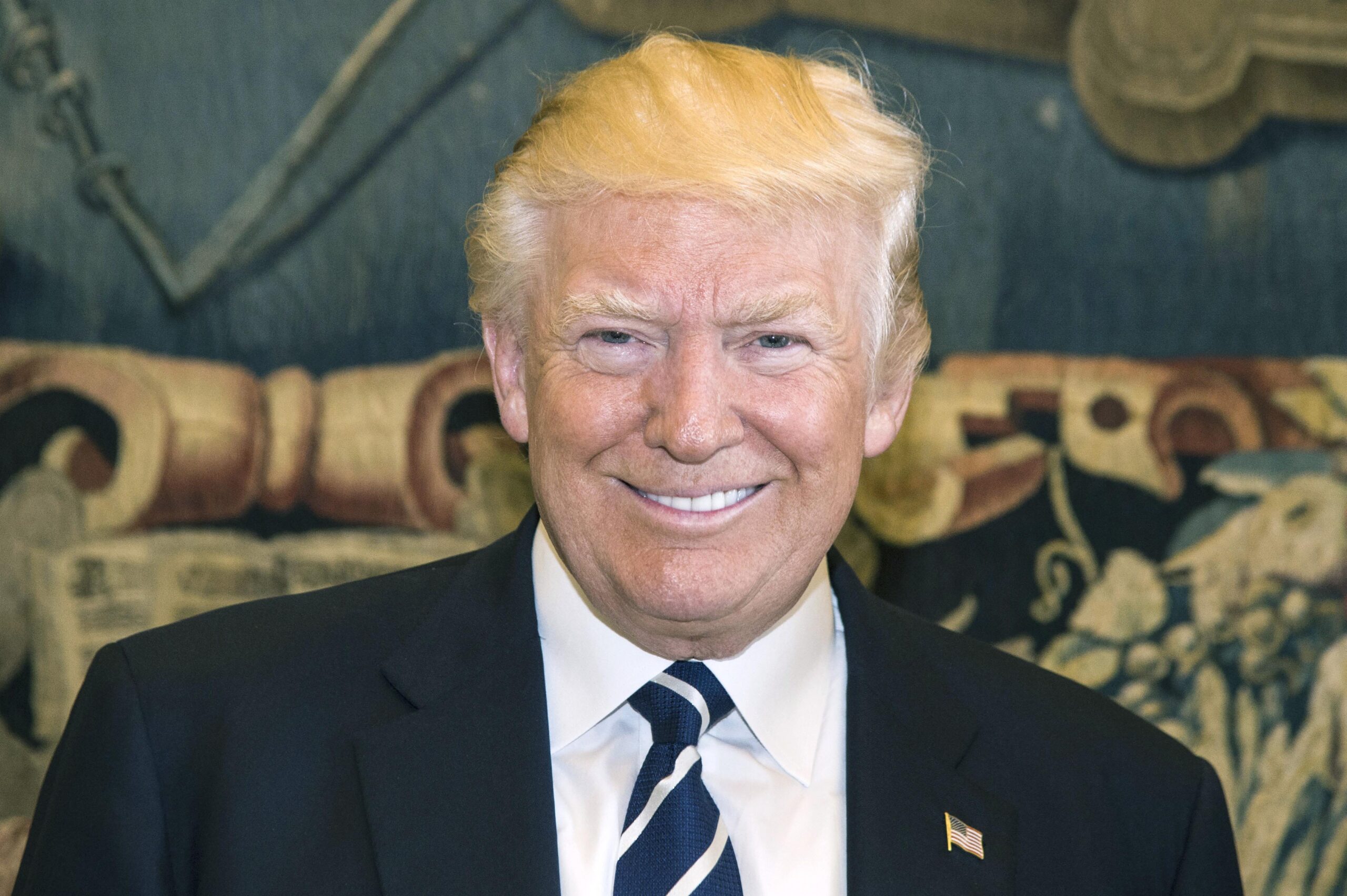 TRUMP FA CAUSA  AL SUO EX AVVOCATO