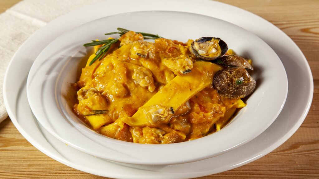 MALTAGLIATI, CECI E VONGOLE Ingredienti per 4 persone