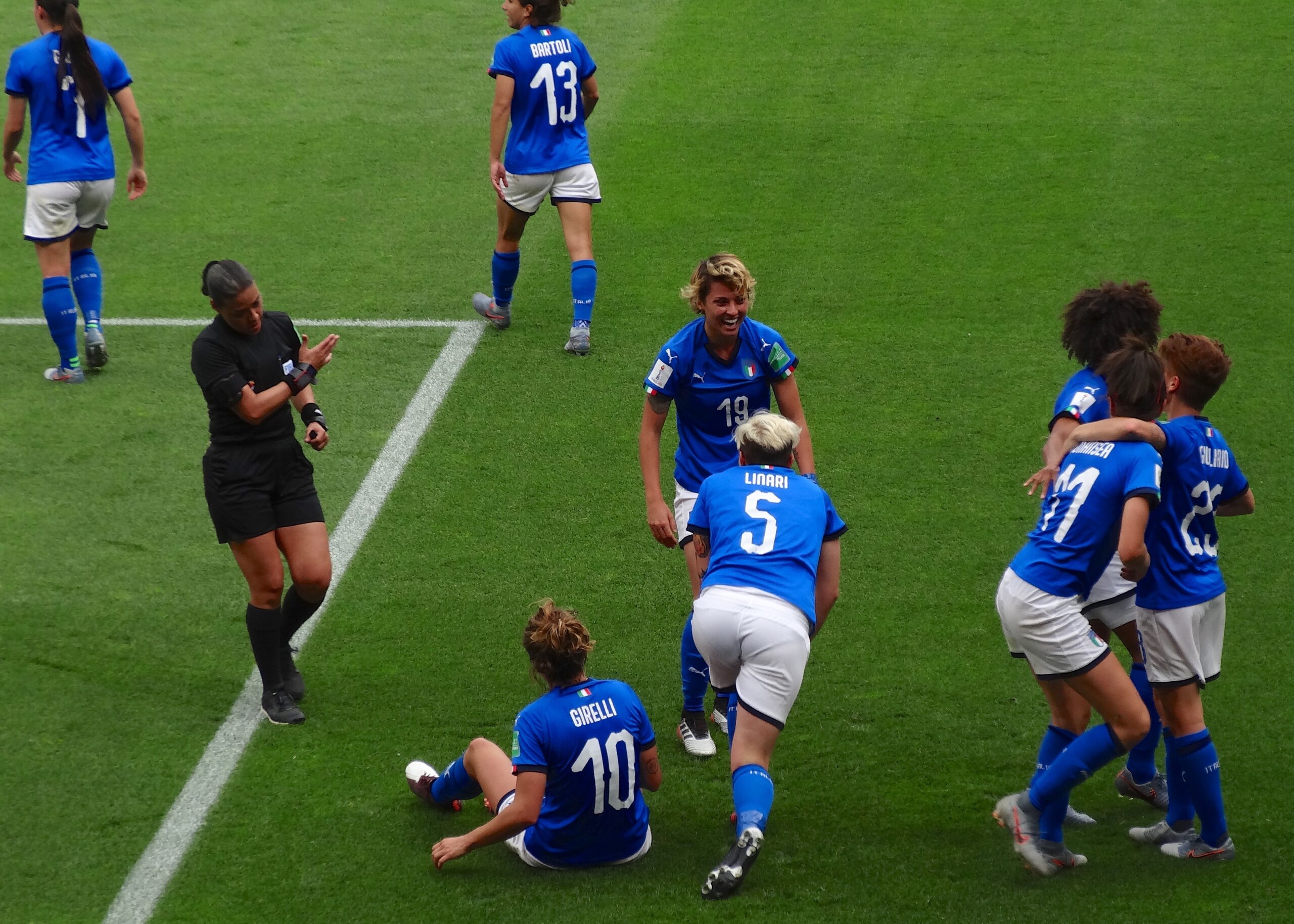 IL CALCIO FEMMINILE ALZA LA VOCE