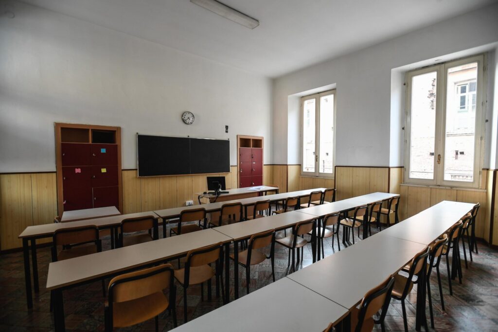 CON LA SCUOLA NON SI RISPARMIA