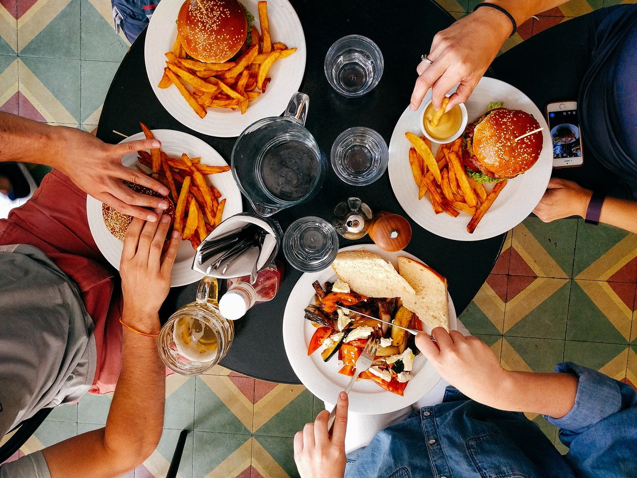 GLI EFFETTI DELLE CATTIVE  ABITUDINI ALIMENTARI DA STUDENTI