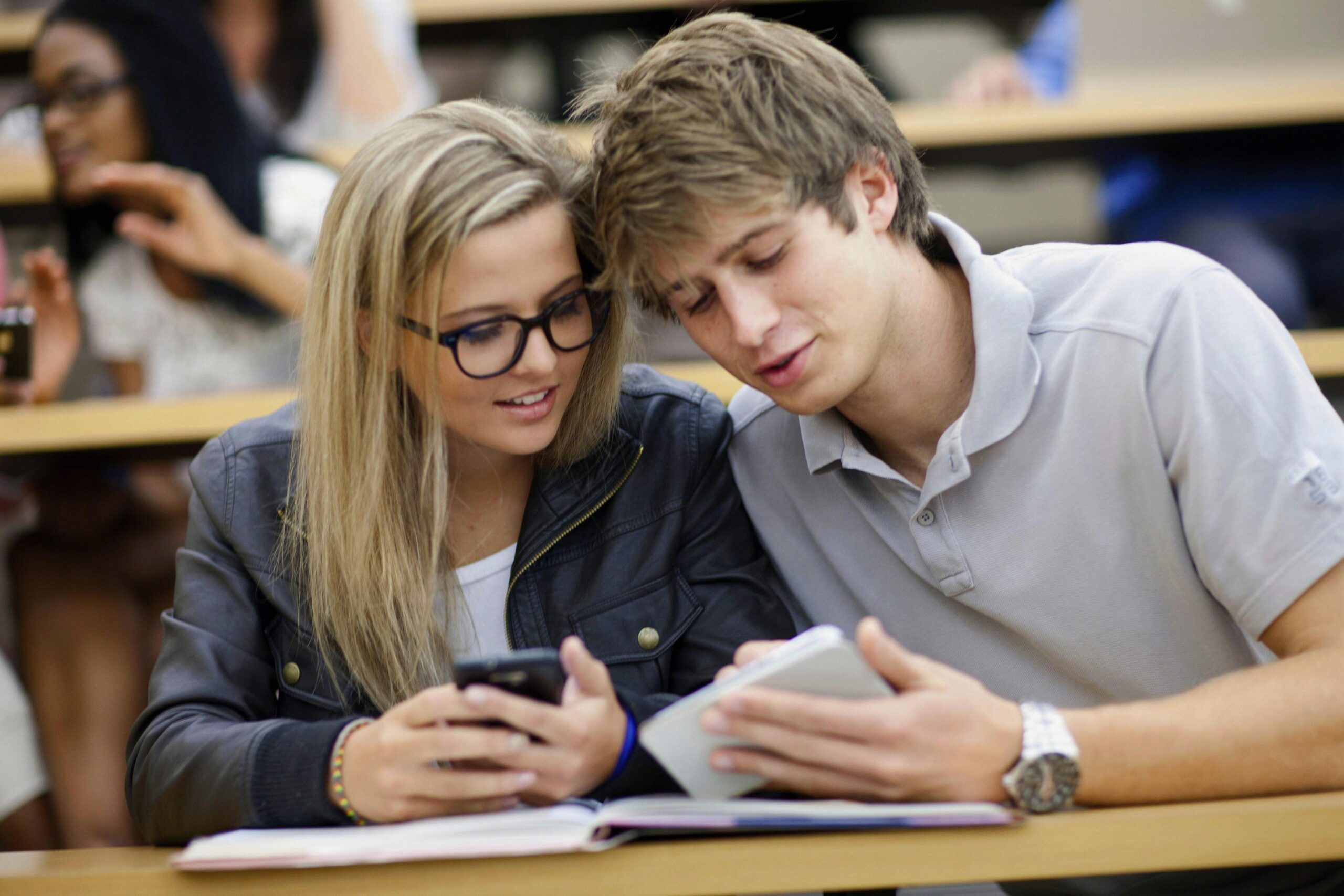 QUANTO GLI ADULTI COMPRENDONO GLI ADOLESCENTI?