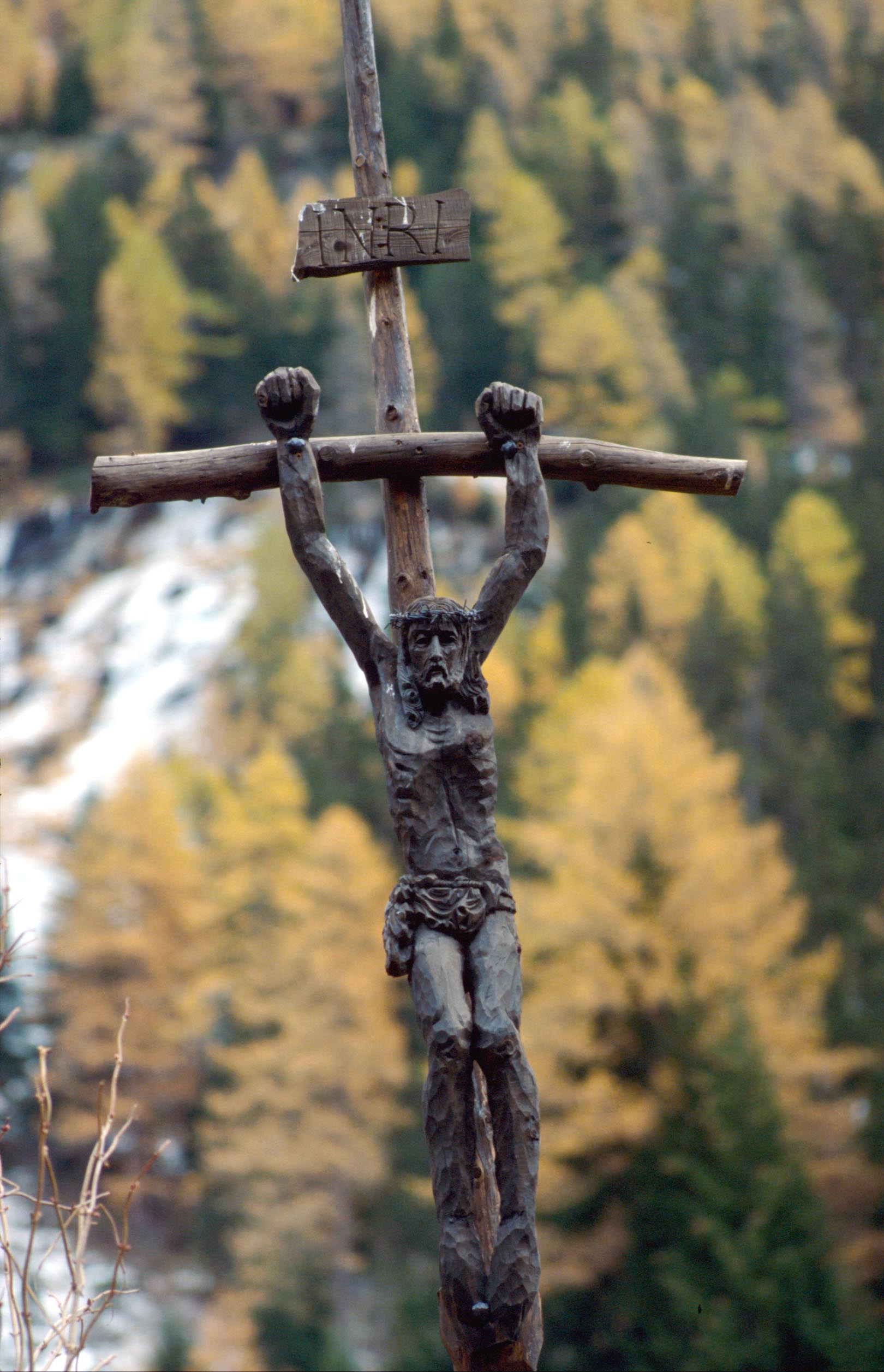 GESÙ REGNA DALLA CROCE