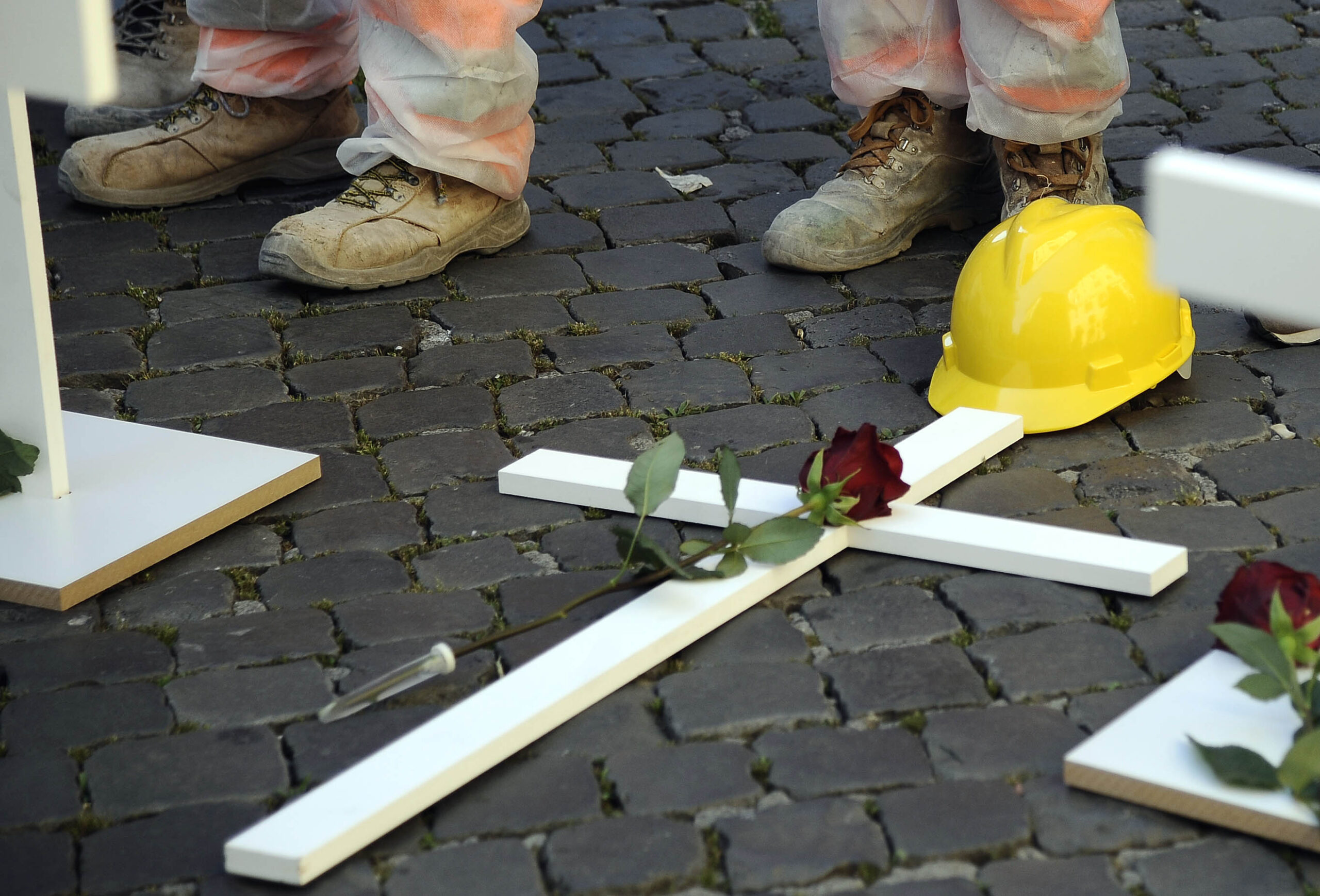 VITE SACRIFICATE PER IL PROFITTO